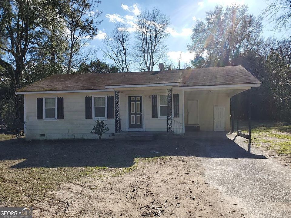 1st image of 121 N Elm St