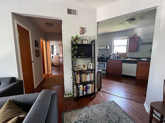 5th image of 1848 N Winnebago Ave APT 1R