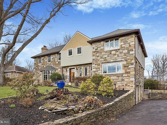 2nd image of 239 Brydon Rd