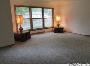 615 California Ave, Cottage Hills, IL