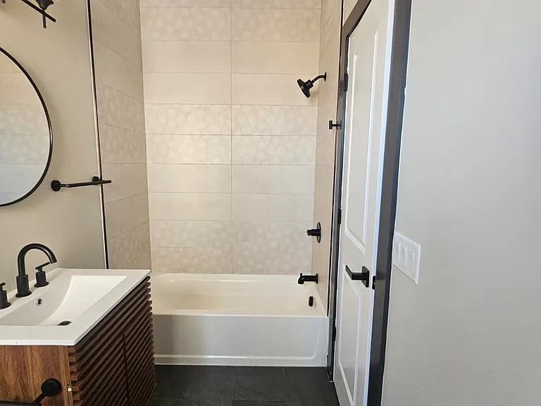 194-196 Johnson Ave #10 — Photo 9