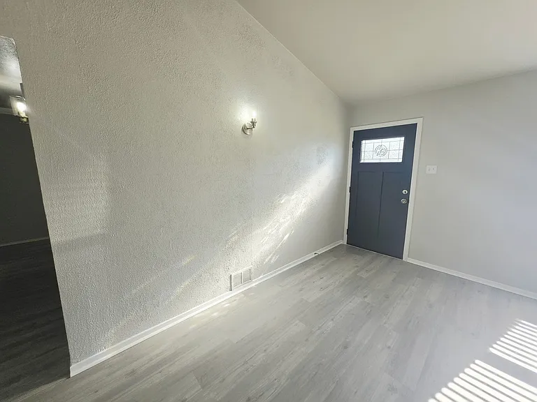 734 Spring Lake Dr — Photo 10
