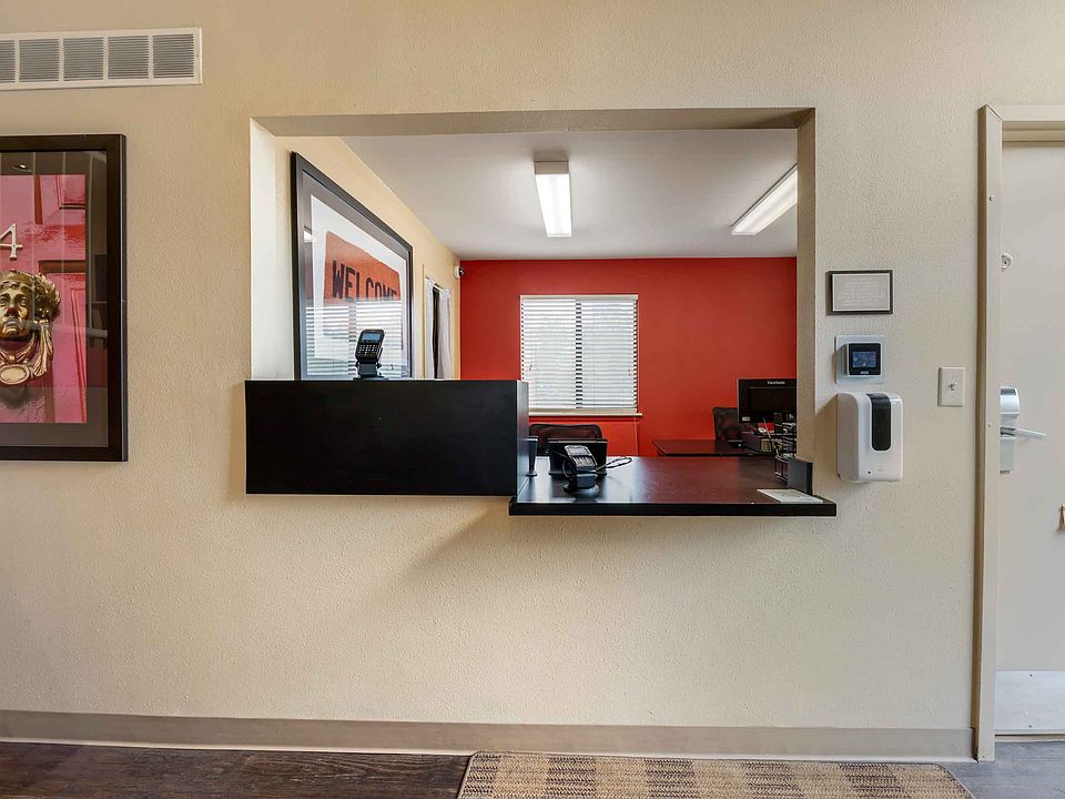 Lobby and Guest Check-in