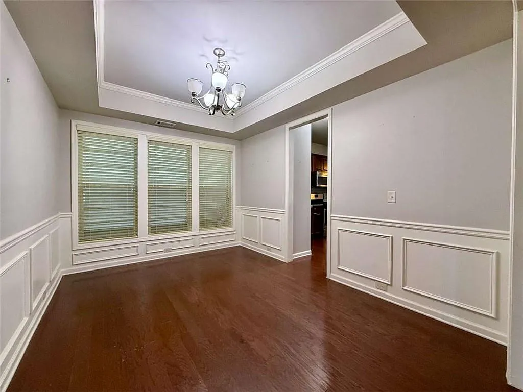 3 bed, 2.5 bath, 2375 sqft, $2,900 — Photo 2