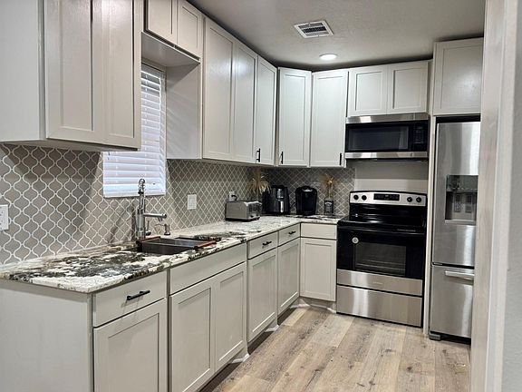 2nd image of 2802 Holman St