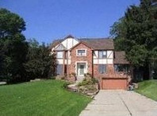 21430 E River Rd, Grosse Ile, MI 48138