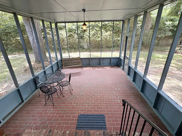 1003 Chambers Ln — Photo 14