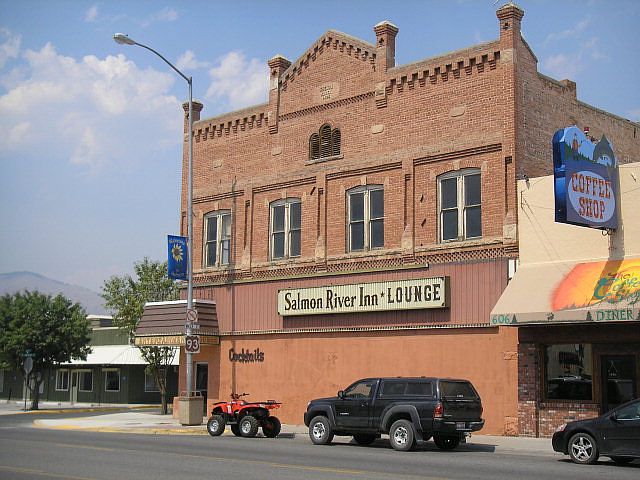 2nd image of 604 Main St