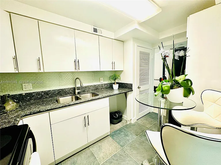 301 Golden Isles Dr #114 — Photo 10