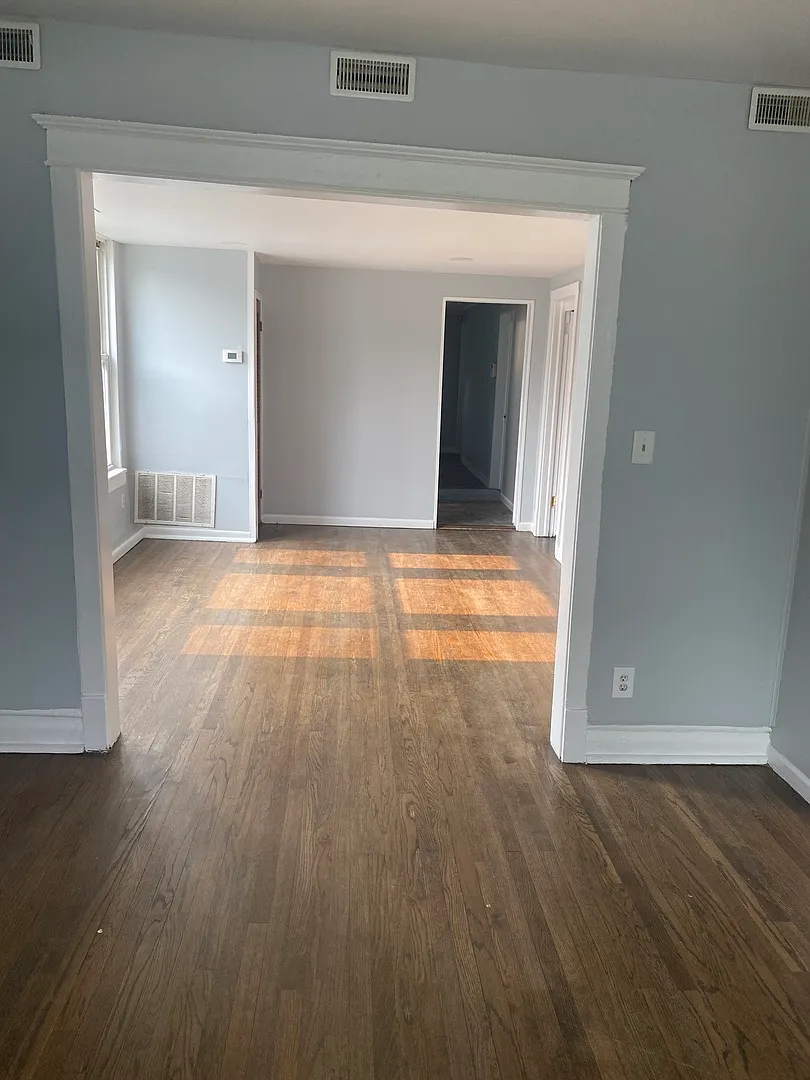 3 bed, 1200 sqft, $1,600 — Photo 3