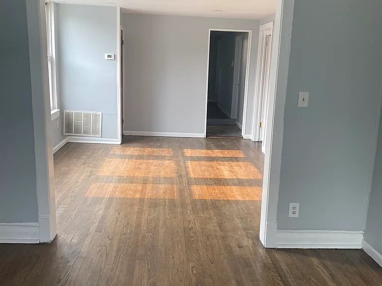2704 E 77th St #2 — Photo 3