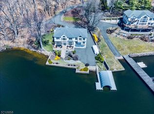 41 Cove Rd, Lake Hopatcong, NJ 07849