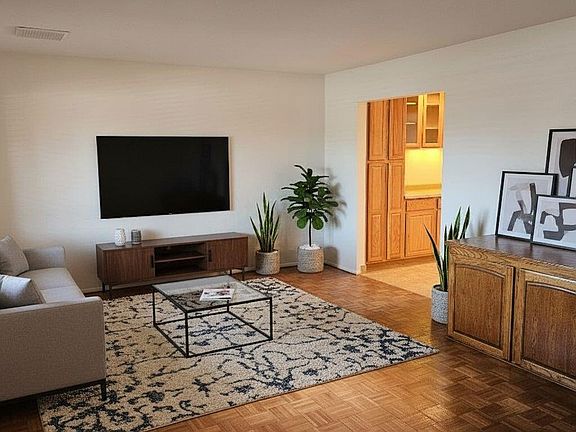 3rd image of 516 W 18th Street