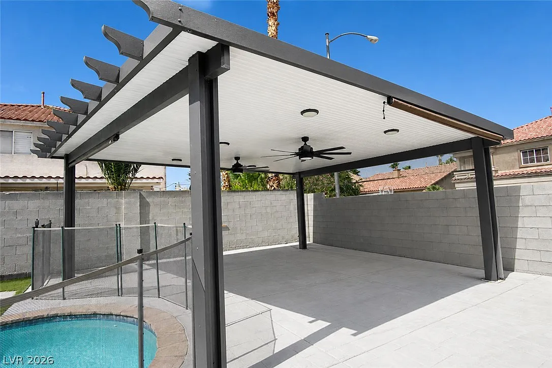 4 bed, 3.0 bath, 1959 sqft, $3,490 — Photo 2