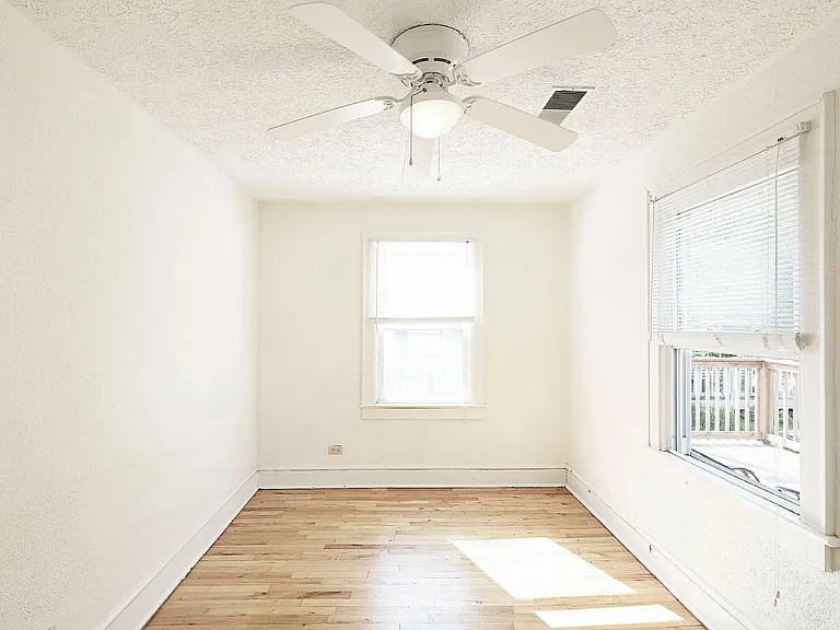 1306 Chesapeake St — Photo 8