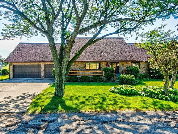 3rd image of 10 Deer Park Ln