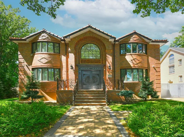 66-26 Marathon Pkwy, Little Neck, NY 11362
