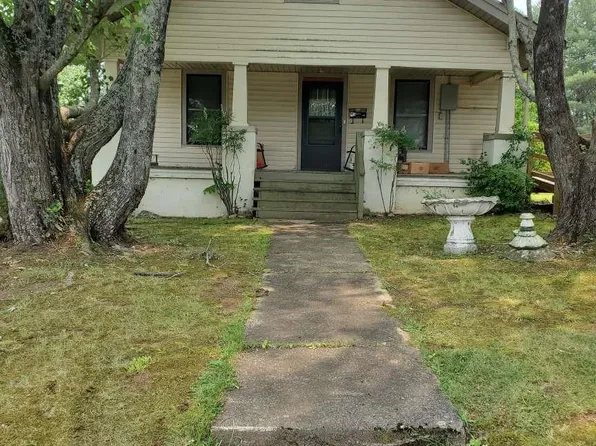 106 Pine St, Morganton, NC 28655
