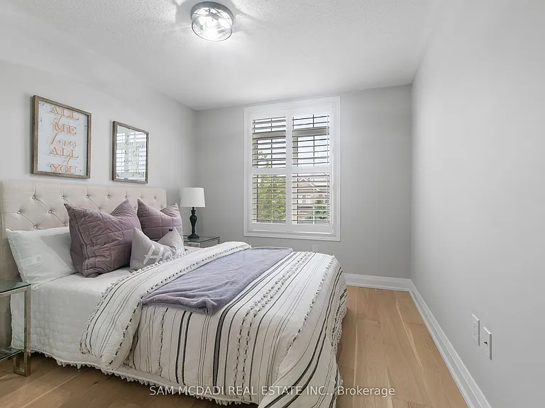 573 Settlers Rd W — Photo 11