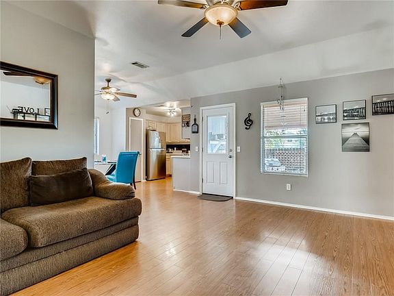 4th image of 1606 Southcreek Dr