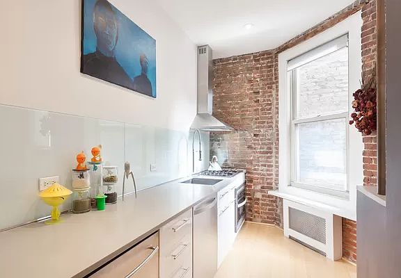 3rd image of 55 Pineapple St Unit 5GH