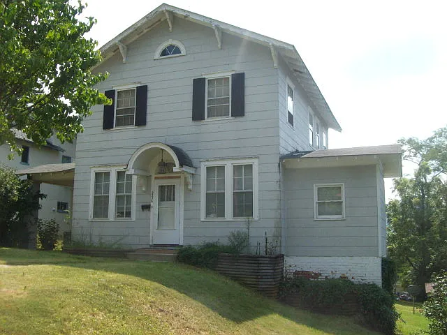 2236 Jefferson St photo 1