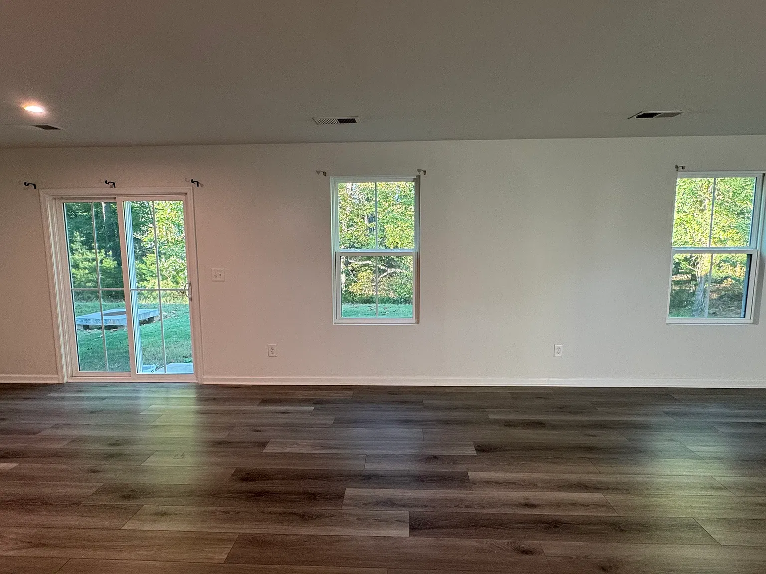 4 bed, 2.5 bath, 1900 sqft, $2,499 — Photo 4