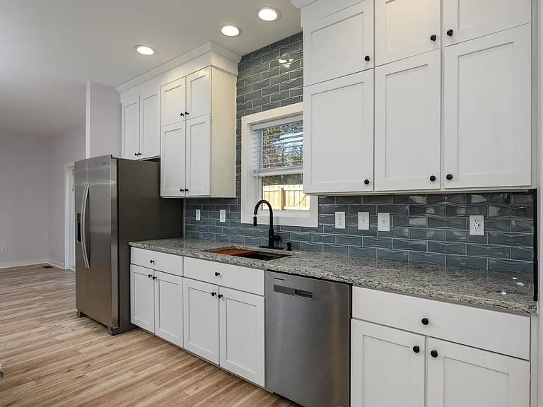 7039 Executive Cir — Photo 4
