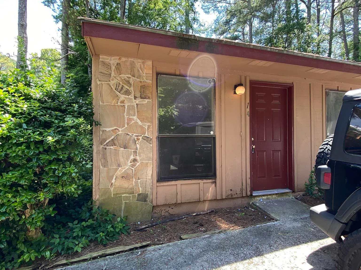 2 bed, 1.0 bath, 810 sqft, $700 — Photo 1