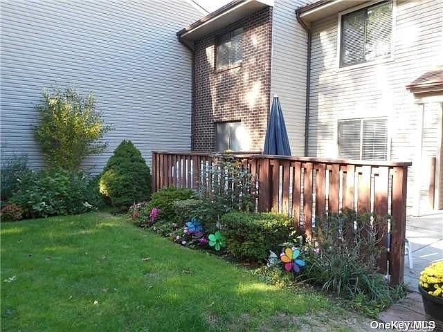 1st image of 821 Woodland Ct #821