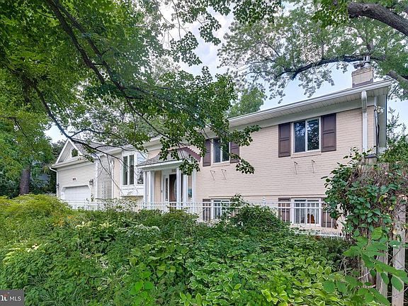 3rd image of 9105 Hempstead Ave