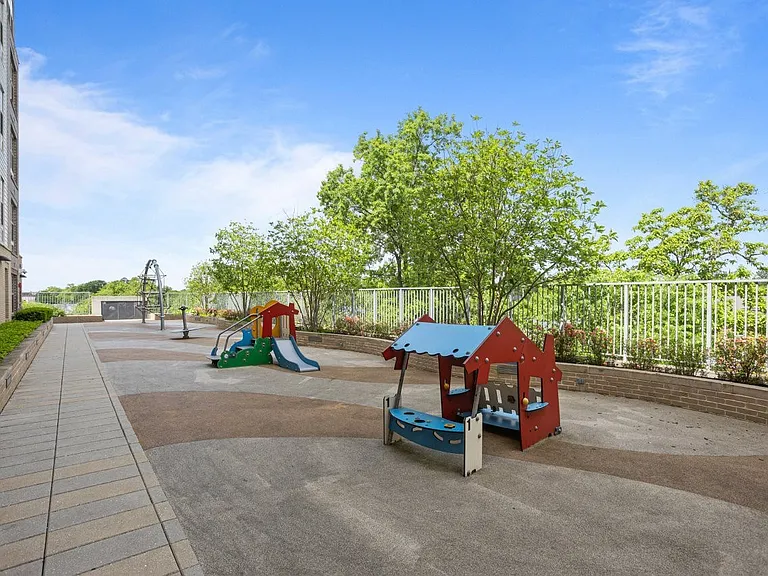 Gilliam Place — Photo 11