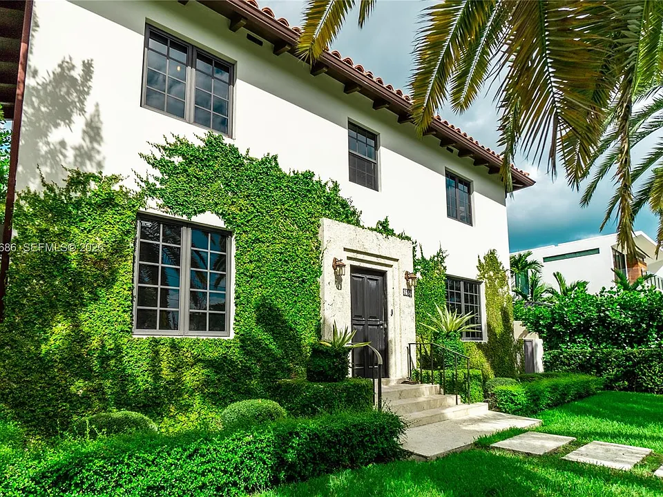 255 Palm Ave