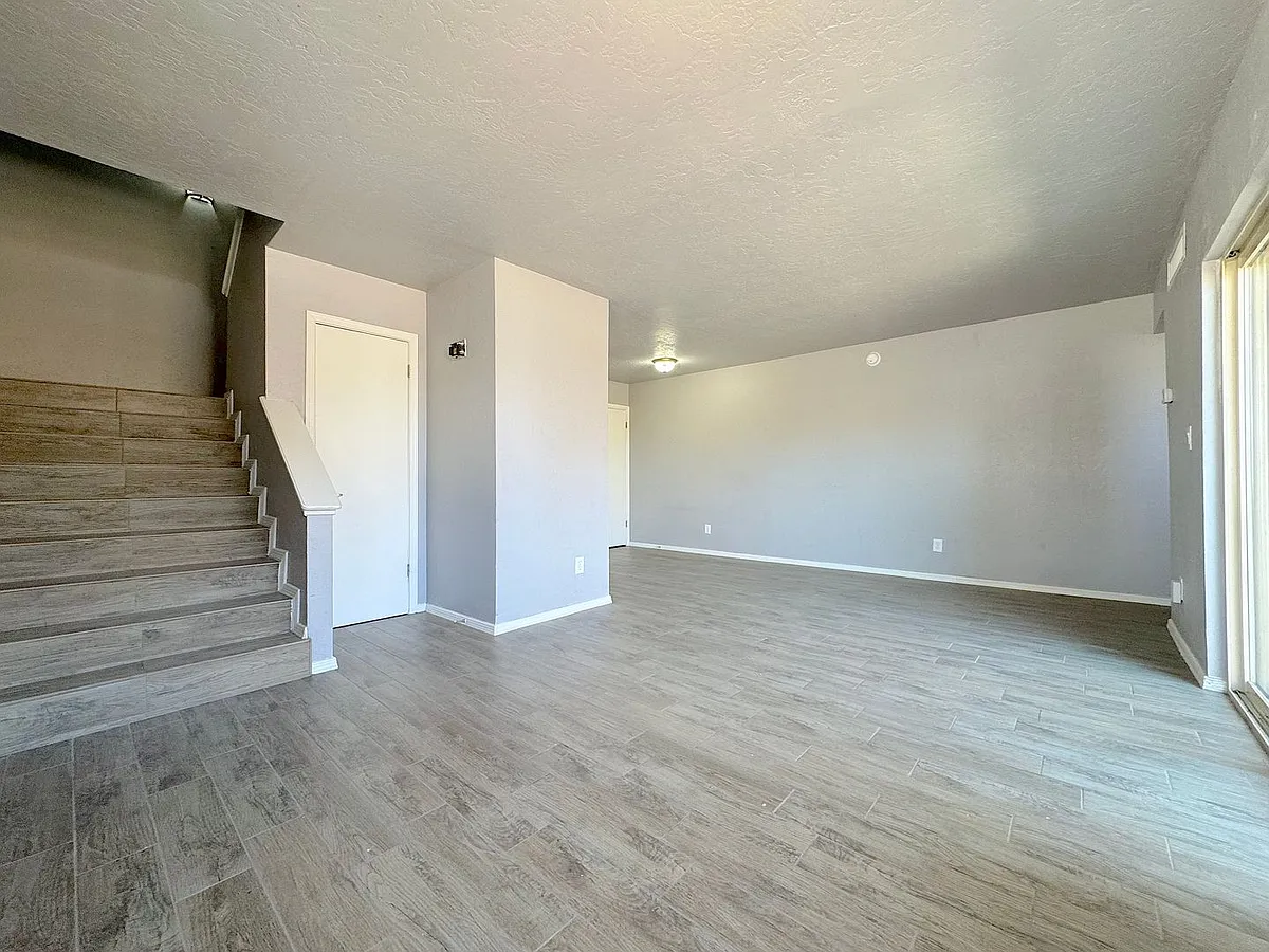 Building Photo - 10822 Ivanhoe Dr