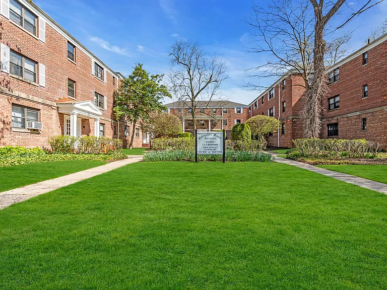 Palisades Manor Apartments — Photo 10