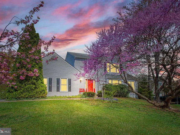 1008 Page Ct, Herndon, VA 20170