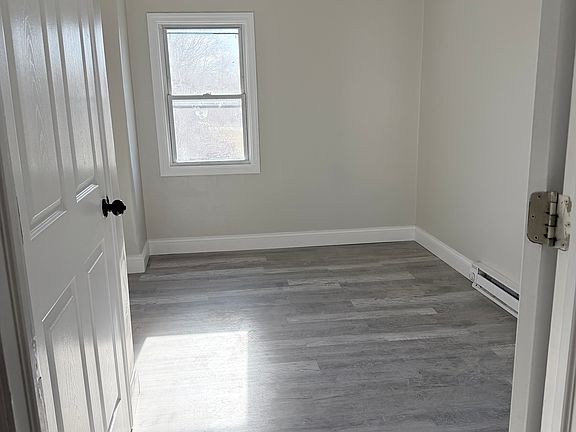3rd image of 60 Hanover St #2