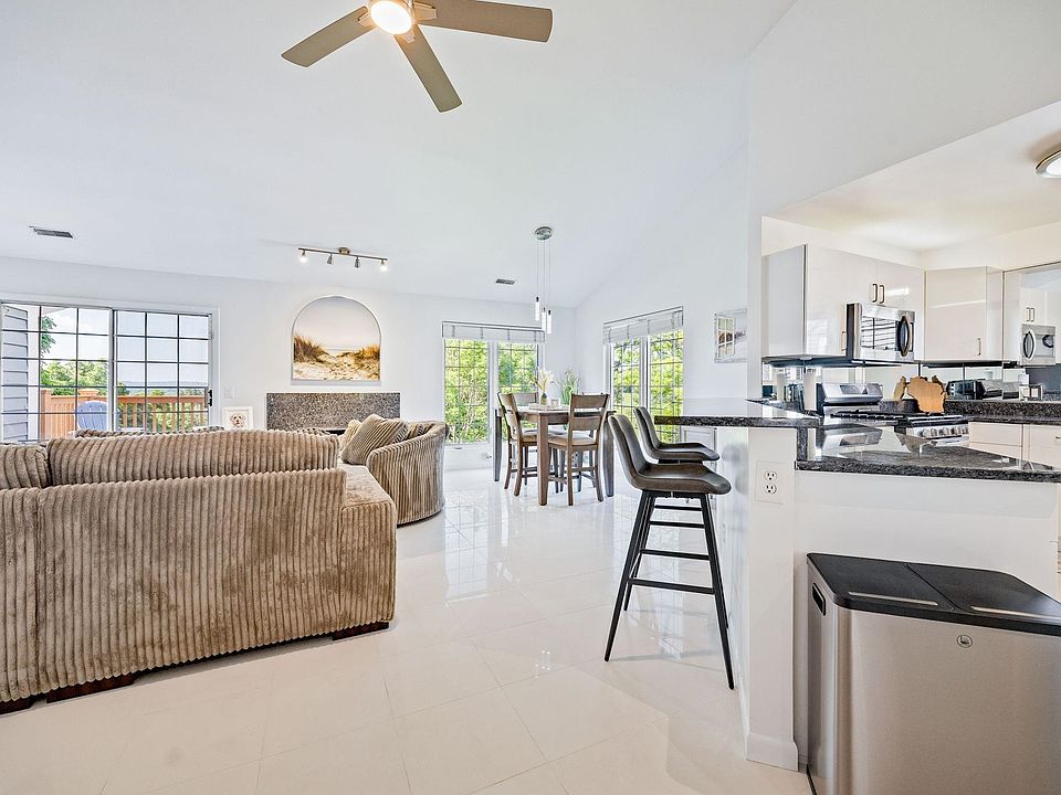1st image of 1065 Lakeland Dr #927