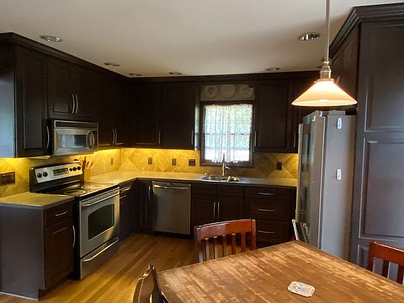 4th image of 8724 Douglas St