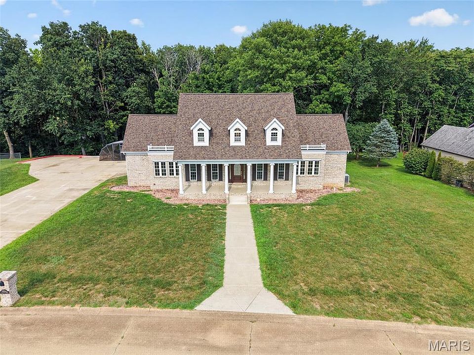 1st image of 412 Willow Creek Dr