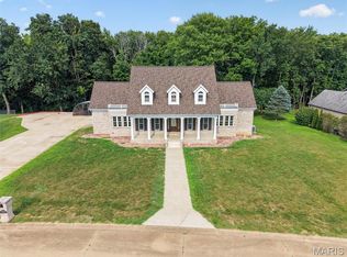 412 Willow Creek Dr, Farmington, MO 63640