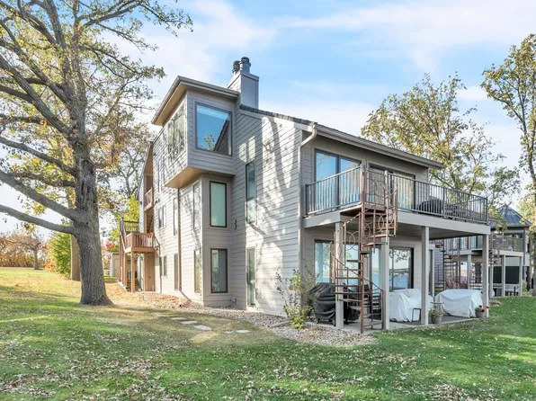 16914 S Inner Ln #C1, Spirit Lake, IA 51360