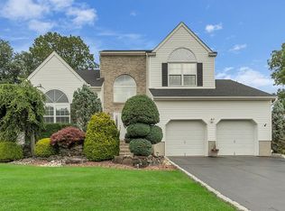 324 Meadowood Rd, Jackson, NJ 08527