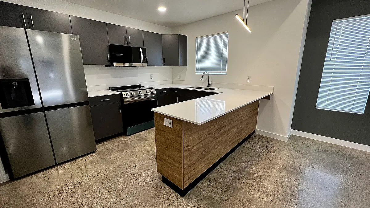 2 bed, 1012 sqft, $1,300 — Photo 4
