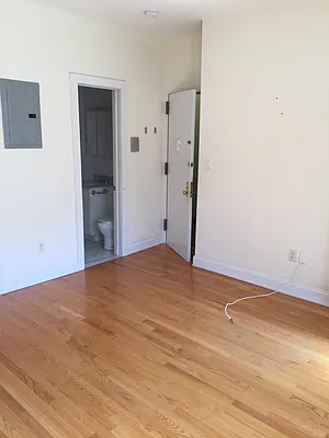 Rented by Flatiron Real Estate Advisors LLC | media 14