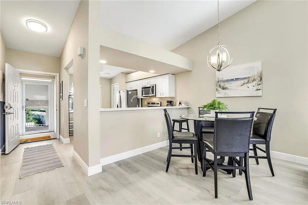 2 bed, 2.0 bath, 954 sqft, $2,300 — Photo 3