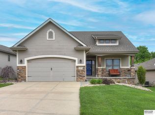 15460 Ellison Cir, Omaha, NE 68116