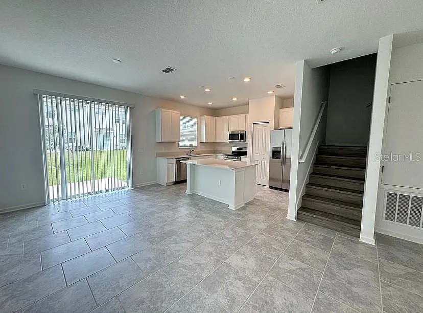 3 bed, 2.5 bath, 1888 sqft, $2,000 — Photo 2