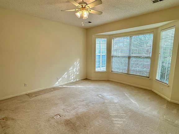 4th image of 1 Pomegranate Ln