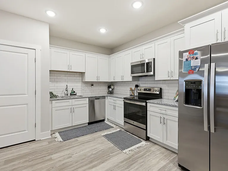 Pine Reserve Apartments — Photo 21